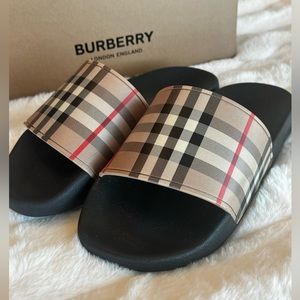 Sz38 Burberry Check Slides